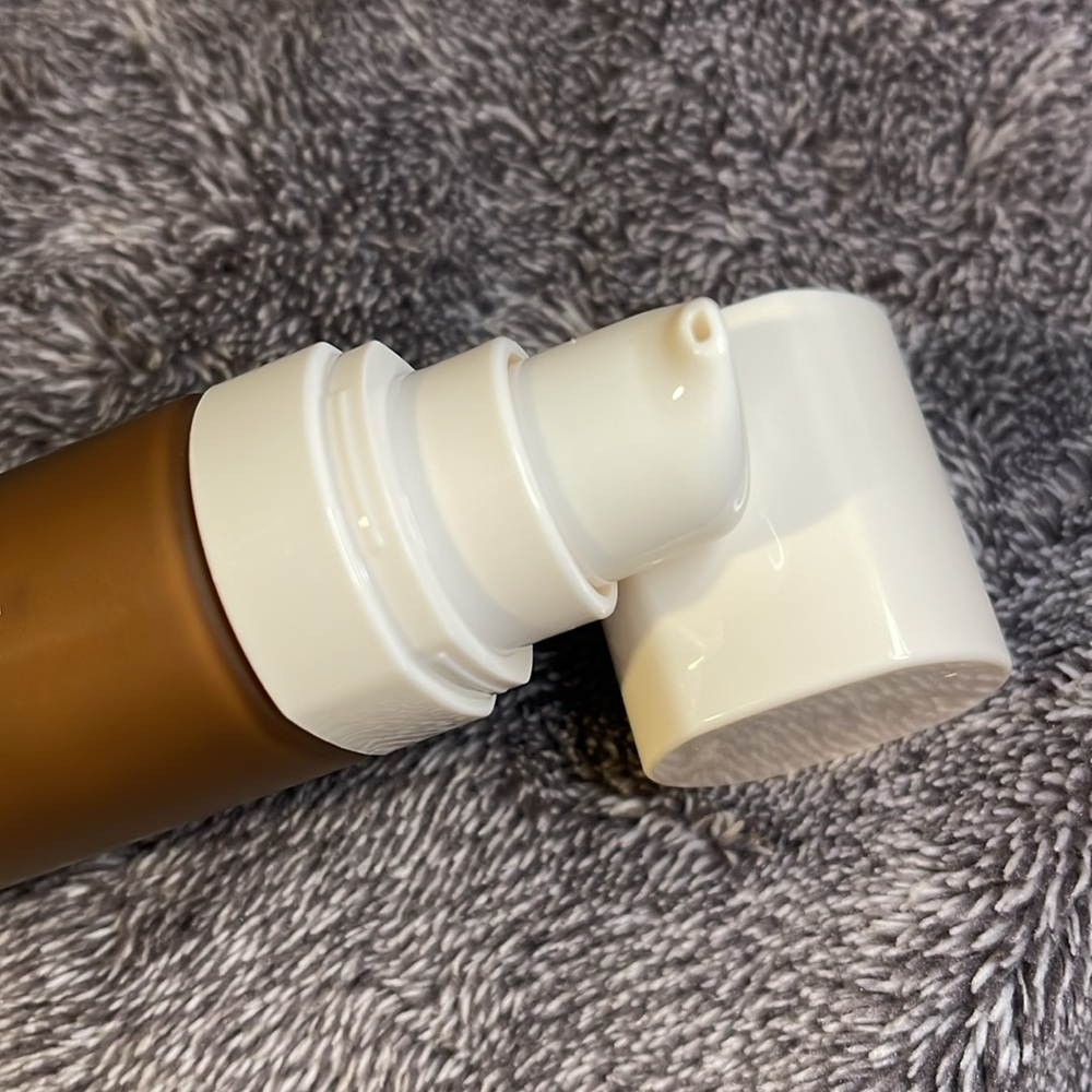 Fenty 485 Pro Filt’r Soft Matte Longwear Foundation - Picture 4 of 4